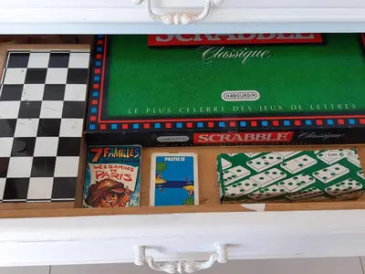 a drawer filled with games and a chess board at Les Terrasses du Pano - 95 m2 au calme - Jardin - Barbecue - Transats - Pleine vue mer - Wifi Fibre in Porticcio