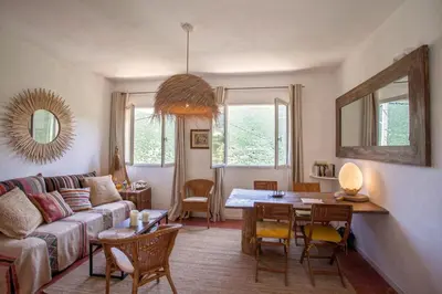 a kitchen and living room with a table and chairs at Maison A Luna in Palasca