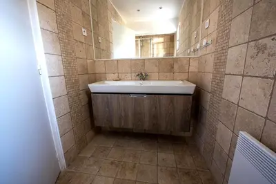 a bathroom with a sink and a mirror at Maisons Jumelées in Piana