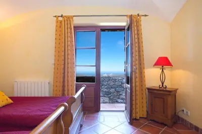 a bedroom with a bed and a window with a view at Campu Latinu in Lama