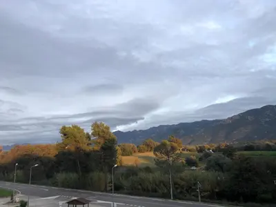 a view of a road with trees and mountains at Superbe Appartement Vue Montagne Proximités Grandes Surfaces in Poggi