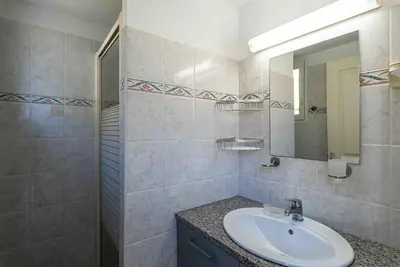 a bathroom with a sink and a mirror at Bella Vista , à Porticcio, joli appartement vue mer in Grosseto-Prugna