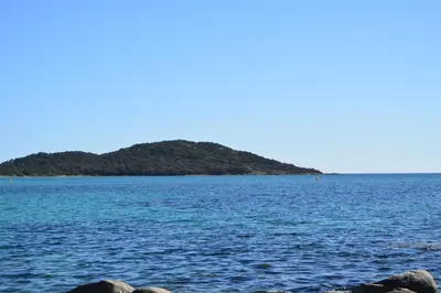 an island in the middle of a large body of water at ST CYPRIEN C18 -4/6 pers- CLIM- à 250m de la plage de sable Saint Cyprien in Lecci