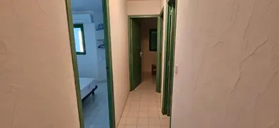 a hallway leading to a bathroom with a toilet at ST CYPRIEN C18 -4/6 pers- CLIM- à 250m de la plage de sable Saint Cyprien in Lecci