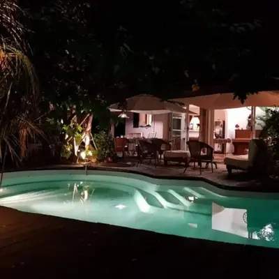 LA MARINE Piscine chauffée villa avec piscine 5 mn à pied de la mer
