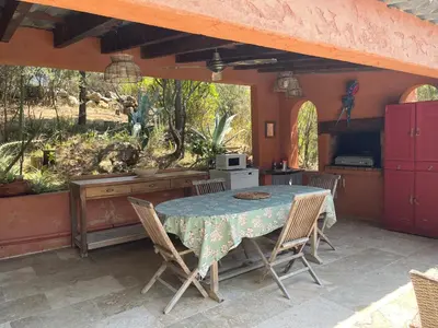 an outdoor kitchen with a table and chairs at Casa de Patarra gîte dans le maquis avec piscine privée in Peri