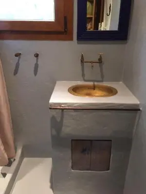a bathroom with a sink and a mirror at La rose bleue (2) in Olmeto