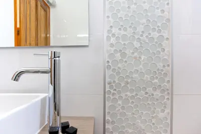 a bathroom with a shower with a glass door at Le CAPU BIANCU-LOCATION AVEC VUE PROCHE DES GORGES DE L ASCO ENTRE MER ET MONTAGNE in Moltifao