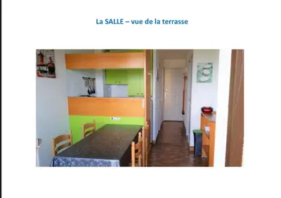 an empty kitchen with a table in a room at Appartement terrasse 1 chambre in Porticcio