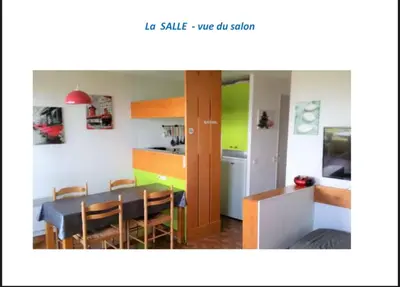 a dining room and kitchen with a table and chairs at Appartement terrasse 1 chambre in Porticcio