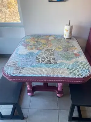 a table with a quilt on top of it at LE RELAIS DES COLS in Cozzano
