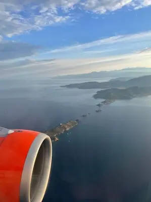 a wing of an airplane flying over a body of water at Paillote Perchée à 180 ° sur la mer in Ajaccio