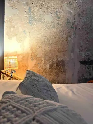 a mattress on a bed in front of a wall at 83m2 de charme au coeur de la cité impériale in Ajaccio