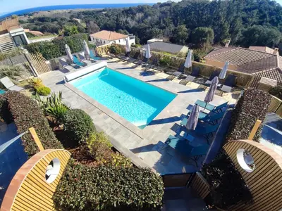 an overhead view of a swimming pool with patio furniture at côte et mer - appartement haut standing dans villa avec piscine et vue mer in Taglio-Isolaccio