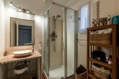 a bathroom with a glass shower and a sink at Le Golfe d'Ajaccio - à 7 minutes de la plage in Grosseto-Prugna