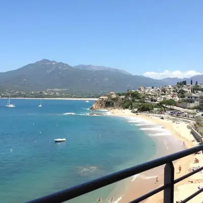 SUPERBE APPARTEMENT SUR PLAGE VUE PARADISIAQUE PIEDS DANS L'EAU