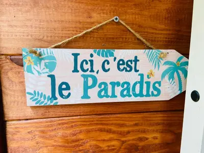 a sign hanging on a door with the words let a rest be paracons at Beach house à Marina di Sorbo …Corse in Sorbo-Ocagnano