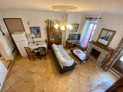 an overhead view of a living room with a couch and a fireplace at Charmant appartement T2 65m² in Quenza