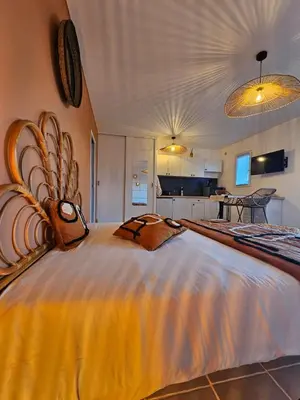 a large bed in a room with a kitchen at Casa Punta Di Vista in Venaco