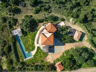 an overhead view of a house with a swimming pool at Villa La Ronde des Soleils in Coti-Chiavari