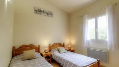 two beds in a room with a window at Les bergeries d'Ogliastrello in Figari