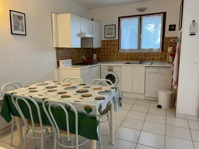 a kitchen with a table and chairs and a sink at Oro 60 in Conca