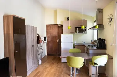 a kitchen with a table and chairs in a room at Studio Indépendant avec Terrasse in Furiani