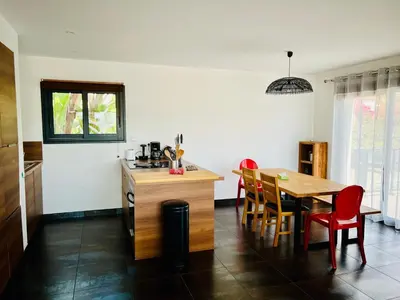 a kitchen and dining room with a table and chairs at Villa Livia Porticcio piscine 500m plage in Porticcio