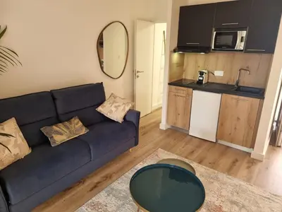 a living room with a couch and a kitchen at Fiori di flore in Lecci