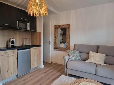 a living room with a couch and a kitchen at Fiori di flore in Lecci