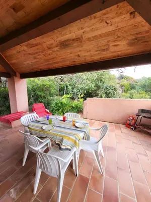a table and chairs sitting on a patio at Maison Les couchants Porticcio in Porticcio