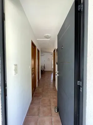 an empty hallway with a hallwayngthngthngthngthngthngthngthngthngthngth at Résidence Kallisté in Sollacaro