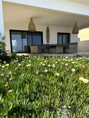 a house with a lot of flowers in the yard at Maison les pieds dans l’eau in Ghisonaccia