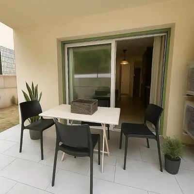 a white table and chairs with a basket on it at Résidence Arborea C4 corte in Corte