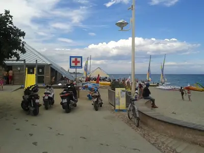 a group of motorcycles parked next to the beach at Location F2 classée 3 étoiles pour des vacances de rêve in San-Nicolao